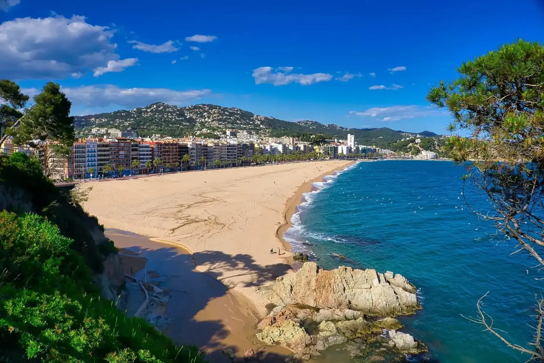 Contact Hotel Maria del Mar: Sunny beach, turquoise sea & town views in Lloret de Mar.