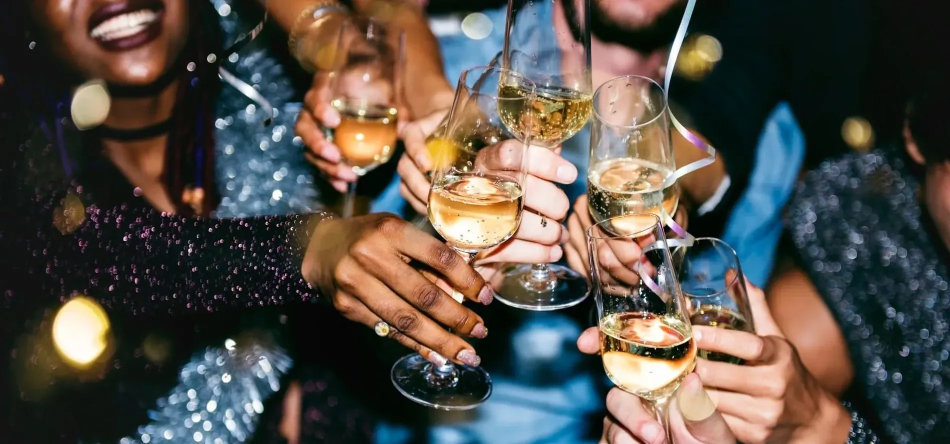 Brindis festiu amb xampany al nostre hotel. Ideal per als vostres esdeveniments. Hotel Maria del Mar a Lloret de Mar.