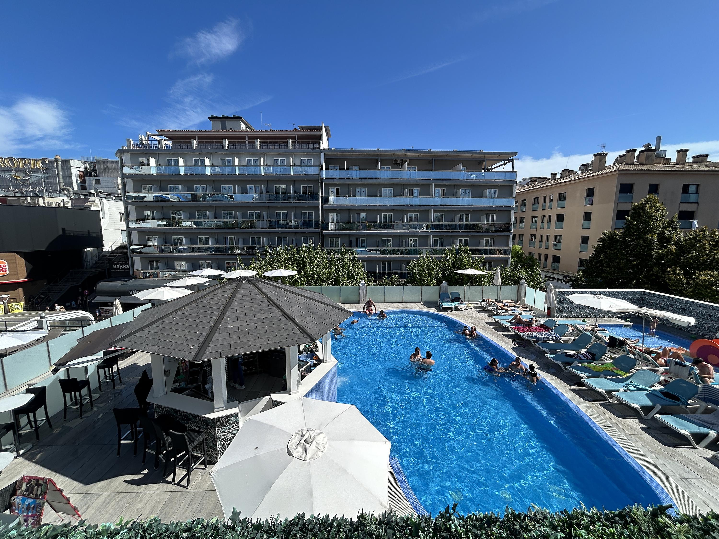 Piscina d'hotel a prop de Maria del Mar, perfecta per a les teves vacances.