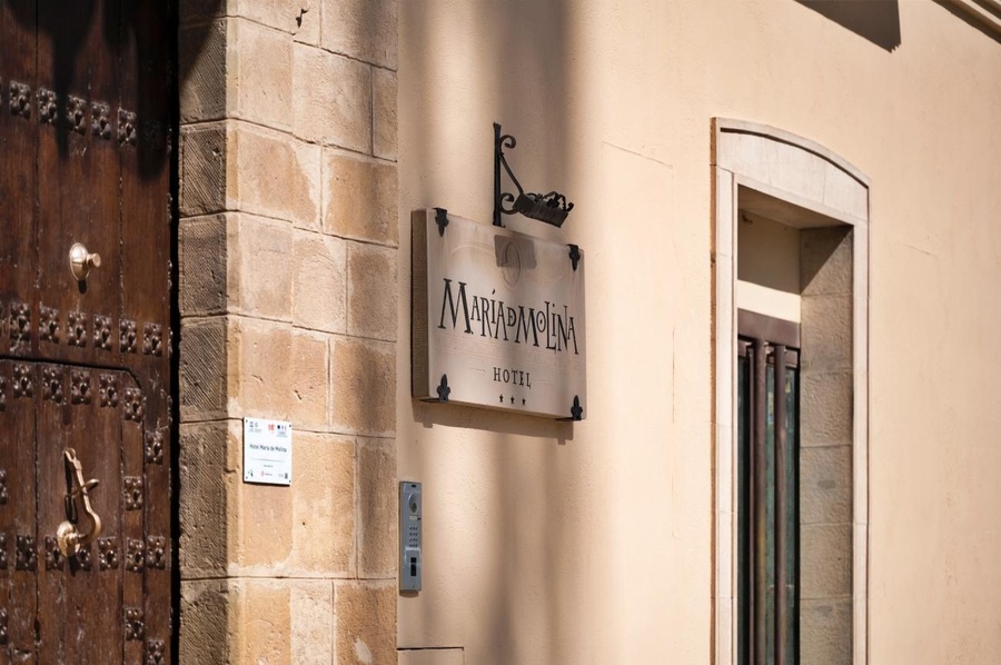 a sign on the side of a building says maria molina hotel