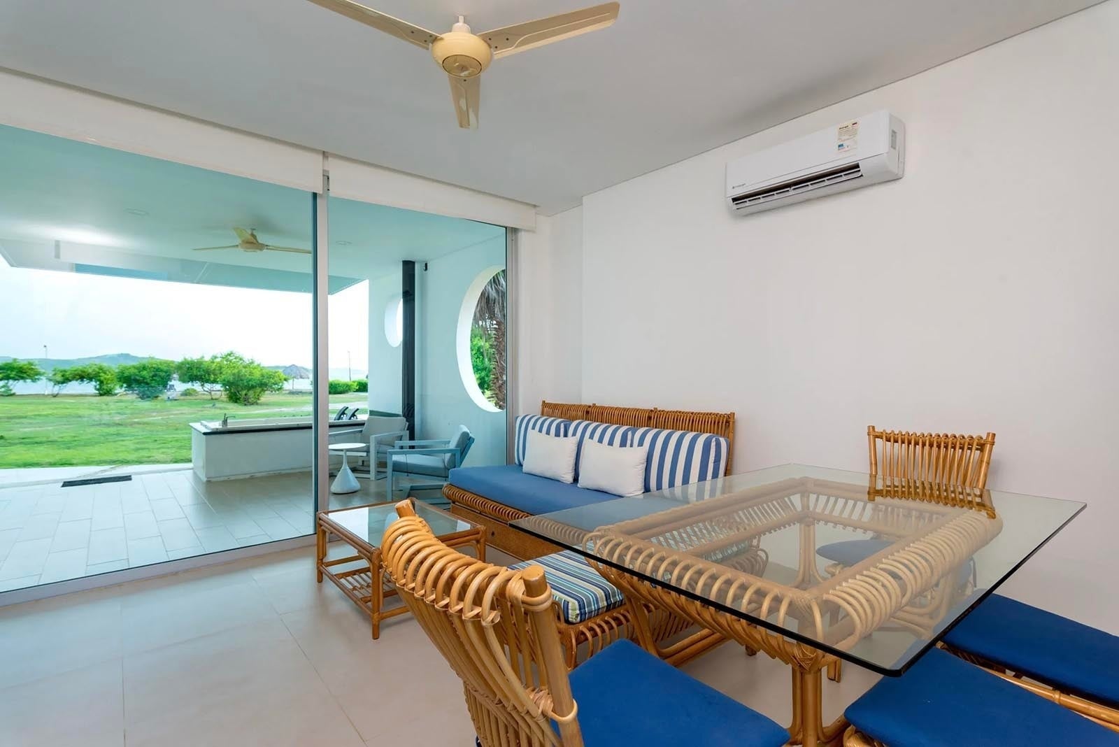 Comedor y sala con vista a la Marina Puerto Velero, Mompox