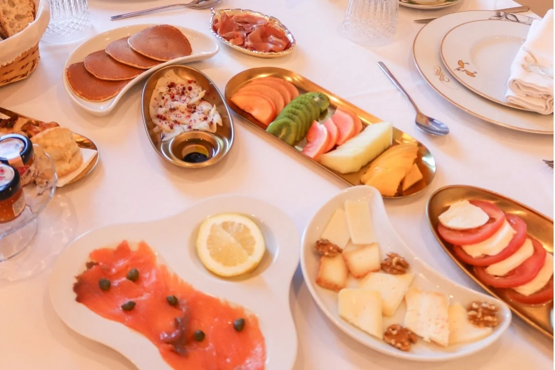Elegant hotel breakfast buffet featuring Marmoris Hotels, fresh fruit, cheese, and smoked salmon.