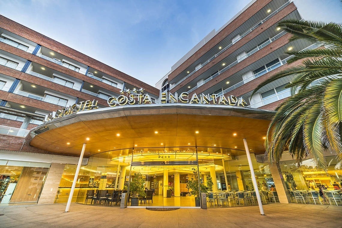 Hotel Costa Encantada Suites & Resort a Lloret de Mar, façana i entrada principal.