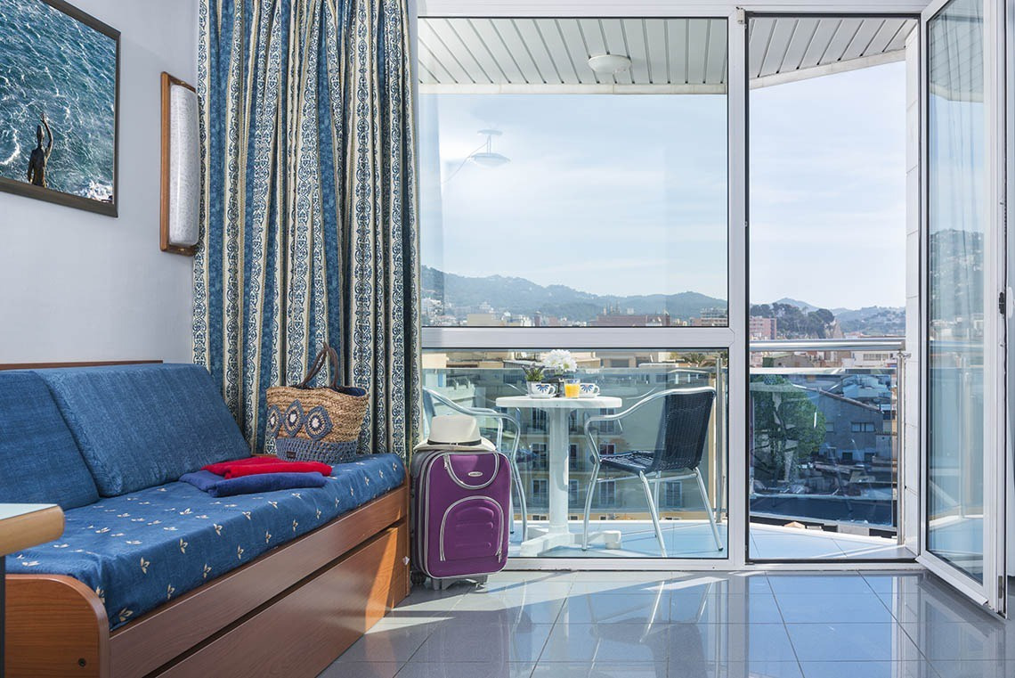 Apartaments Blau a Lloret de Mar amb balcó, salons acollidors i vistes panoràmiques de Marsol Hotels & Resorts.
