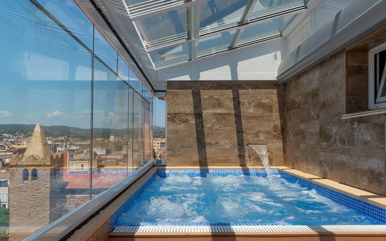 Jacuzzi en terraza con vistas al mar en Hotel Marsol | Marsol Hotels & Resorts Lloret de Mar