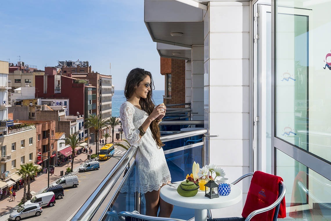 Apartaments Blau a Lloret de Mar: balcó amb vistes i esmorzar. Marsol Hotels & Resorts.