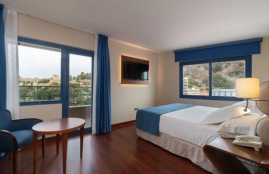 Habitación doble con vistas a la fortaleza MS: Maestranza y balcón.