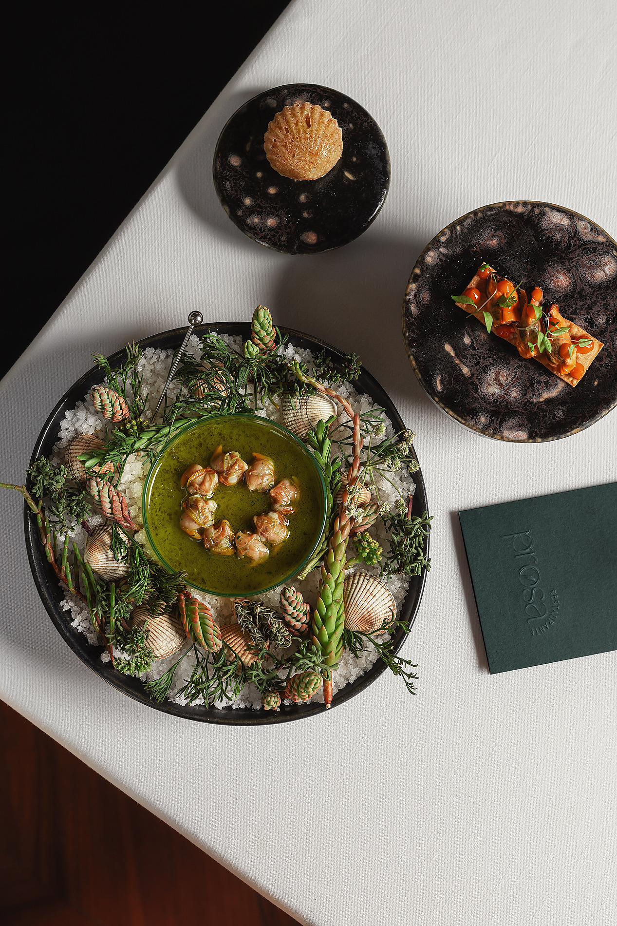 Lobster and vegetable stew in a cast iron pot. MS Collection: Palacete de Valdemouro | Aveiro | Official Website.