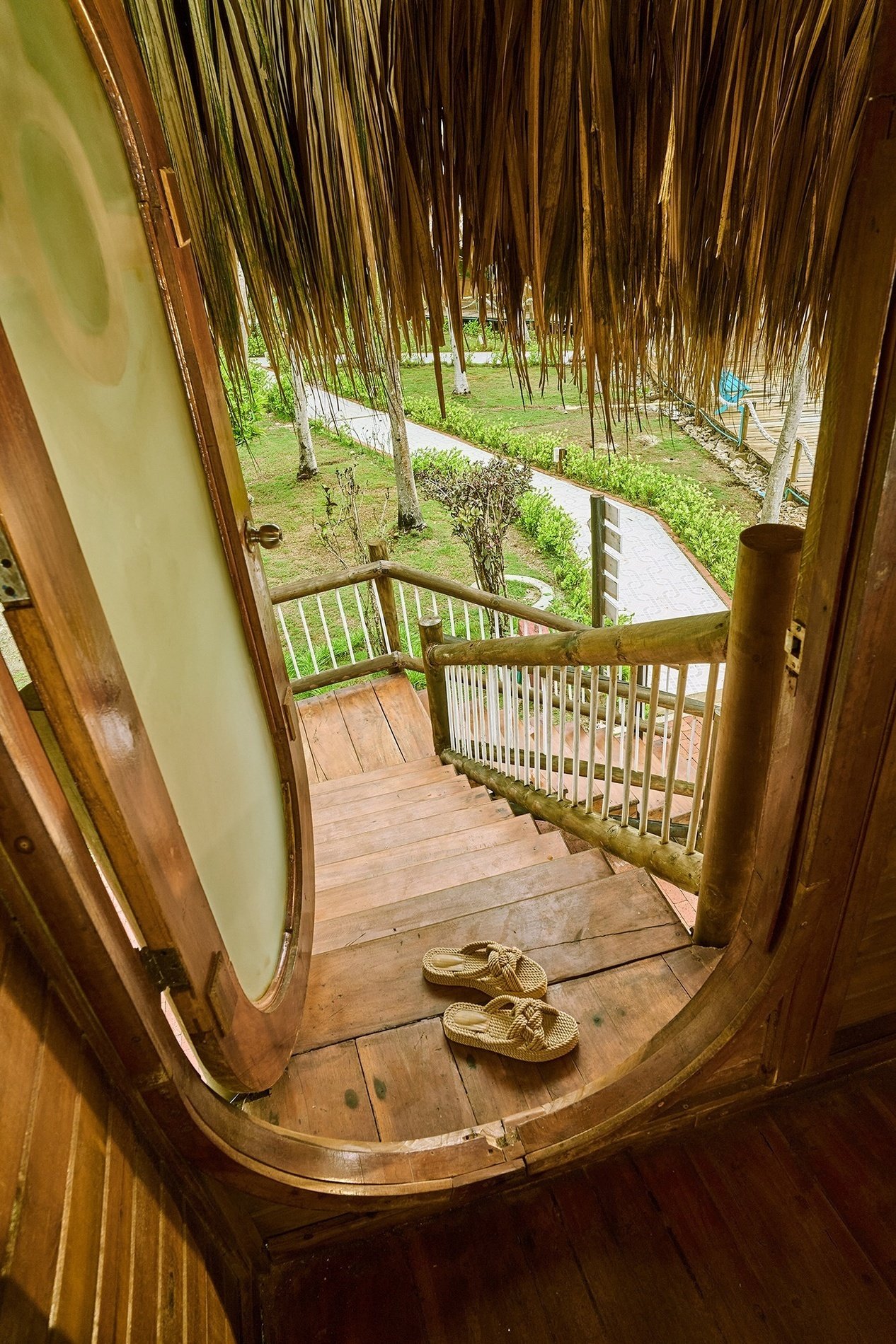 a pair of flip flops sit on a wooden staircase