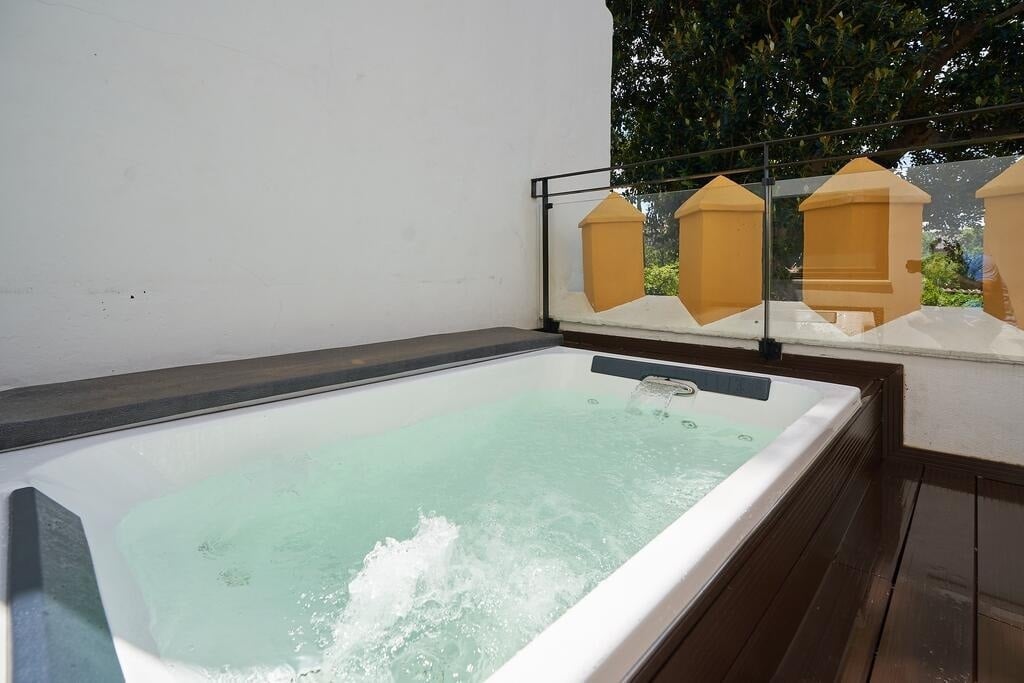 Tourist suites in Seville near the cathedral with jacuzzi