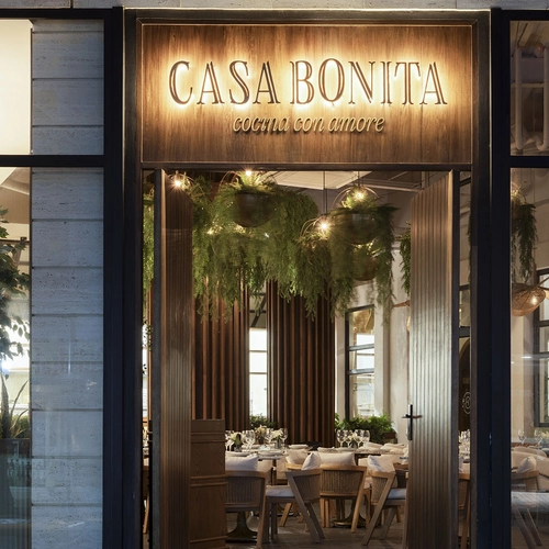 Nattivo Collection Hotel Casa Bonita: cocina con amore. Fachada de restaurante con vegetación colgante.