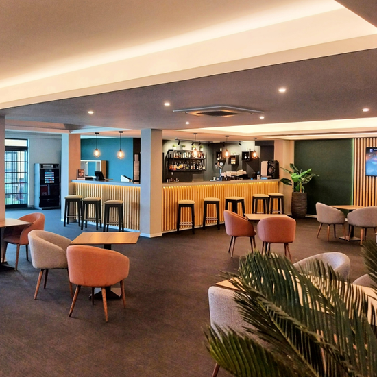 Restaurant & Bar