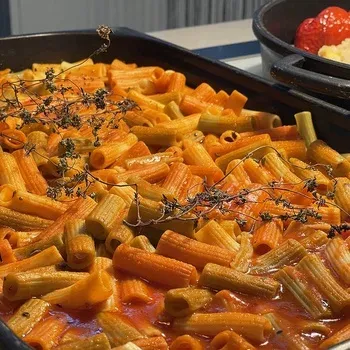 Rigatoni pasta in sauce with herbs at On Hotels: Neptuno.