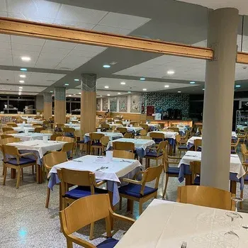On Hotels: Neptuno dining room, tables set for dinner.