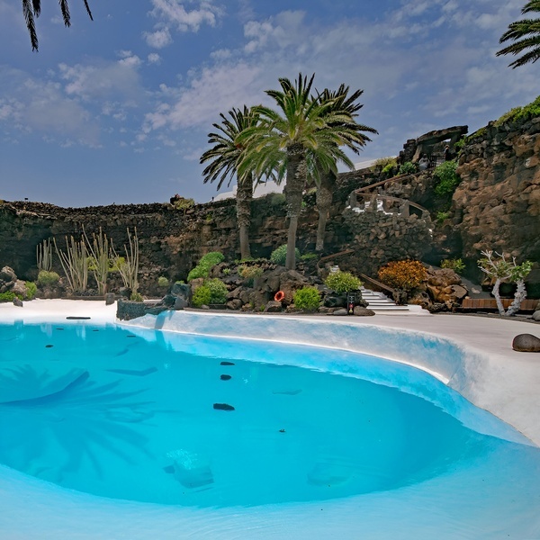 a building with the word grans on it