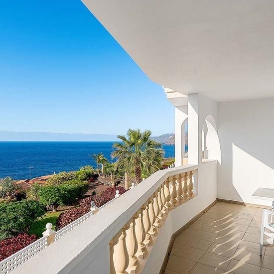 One-bedroom Atlantic Superior Apartment with balcony and sea view