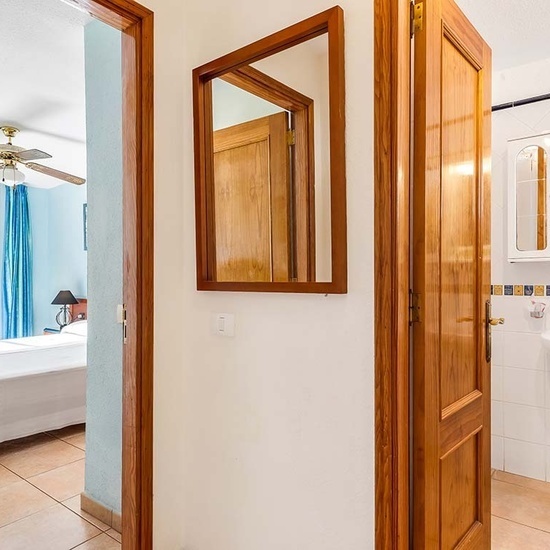 Large Sunny 1 Bedroom Apartment with Pool Views