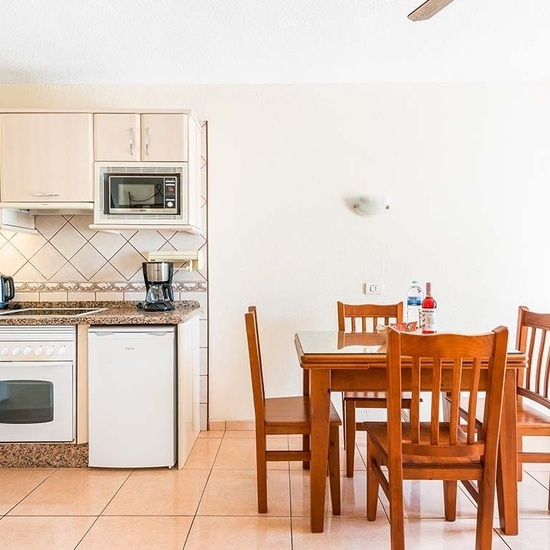 1 Bedroom Apartment Sunny and with Pool Views