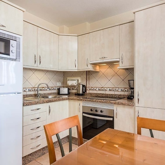 Large Sunny 1 Bedroom Apartment with Pool Views