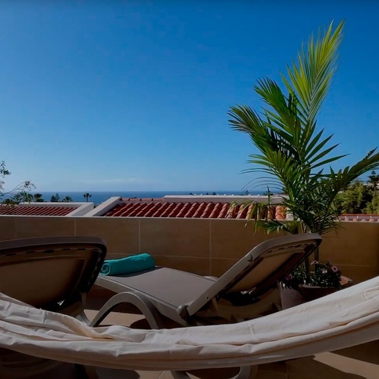 Deluxe Bungalow mit 2 Schlafzimmern, großem Balkon, Hängematte und Meerblick