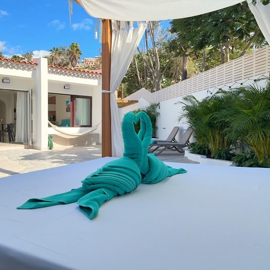 Premium-Bungalow mit 2 Schlafzimmern und Chill-Out-Terrasse