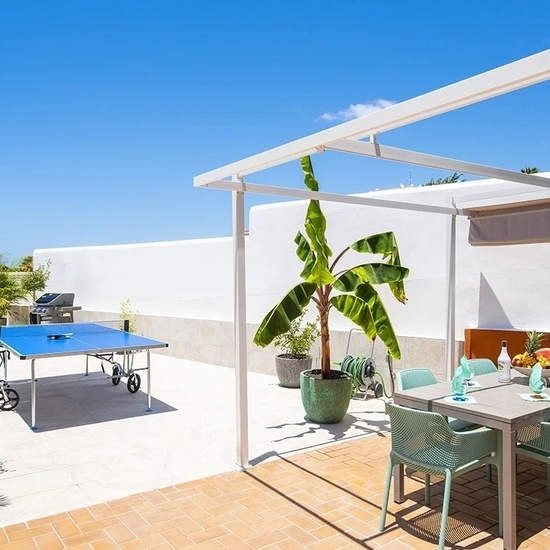 Bungalow Premiun de 2 Dormitorio con Terraza Chill Out + Jacuzzi + Vistas al Mar + Mesa Ping Pong