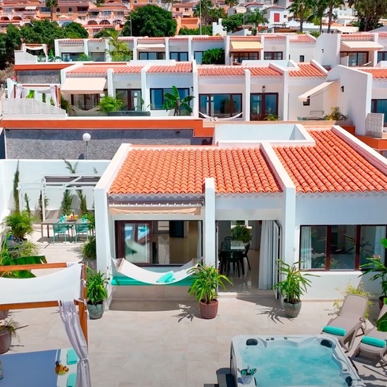 Premium-Bungalow mit 2 Schlafzimmern, Chill-out-Terrasse, Whirlpool und Meerblick