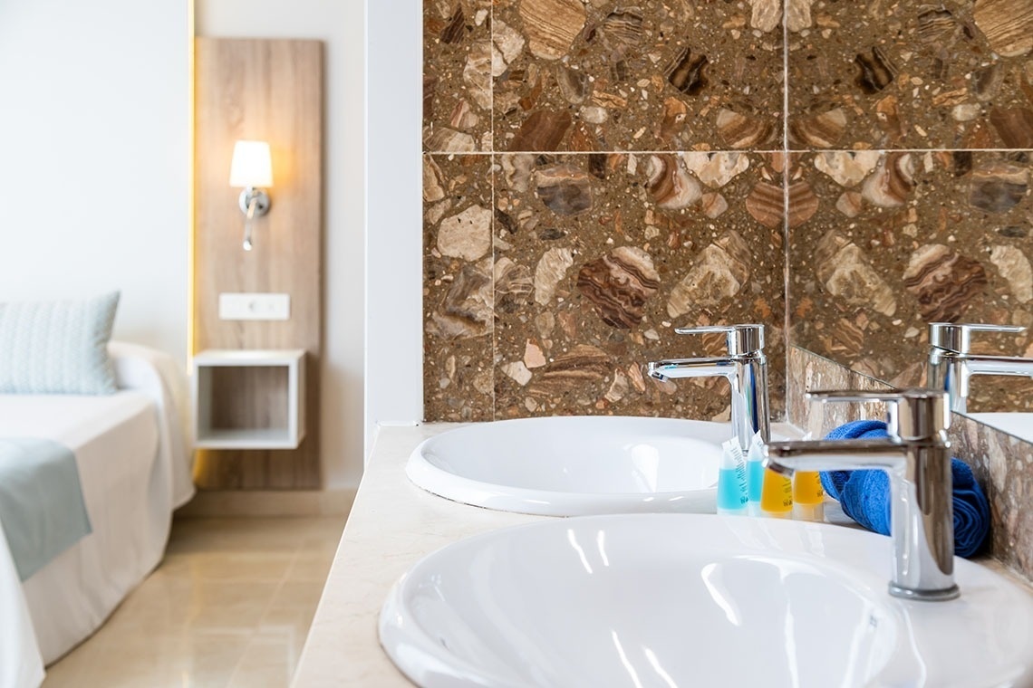 a bathroom with two sinks and a mirror