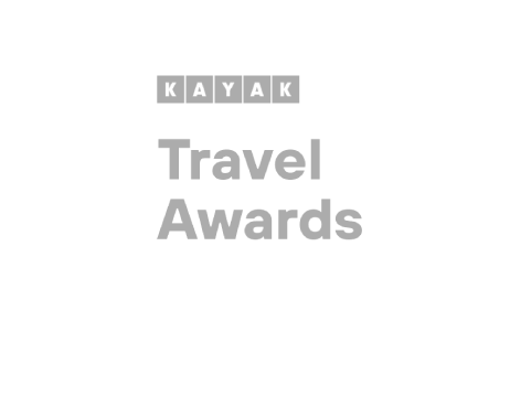 un logotipo para los premios de viaje de kayak