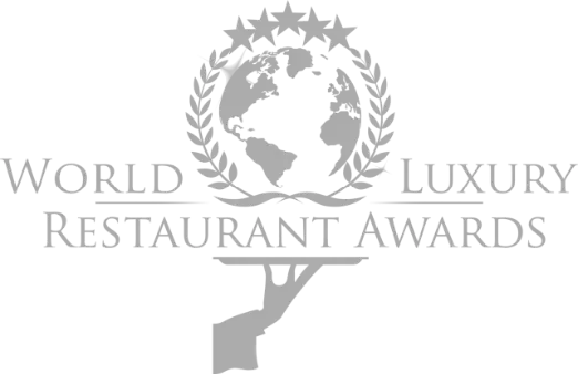Logotipo World Luxury Restaurant Awards V9: globo, laureles, estrellas y camarero con bandeja.