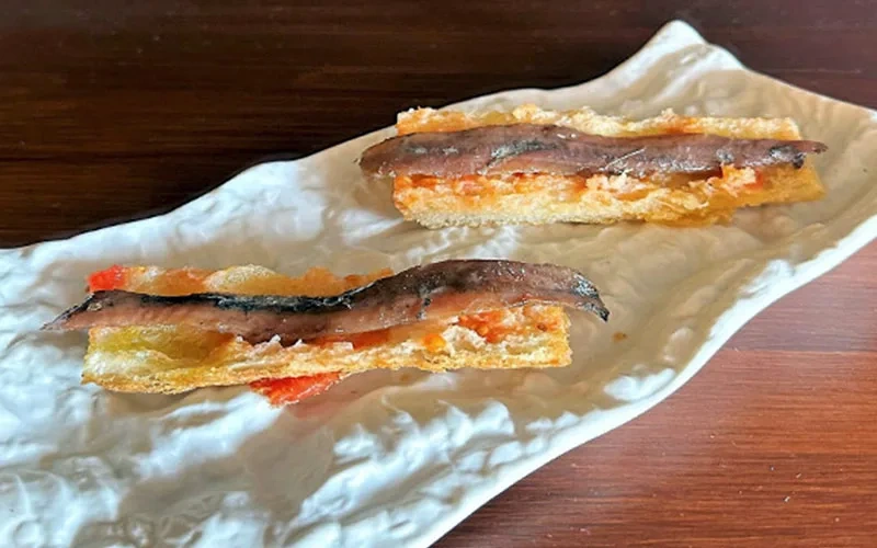 a pair of sock puppets with big googly eyes