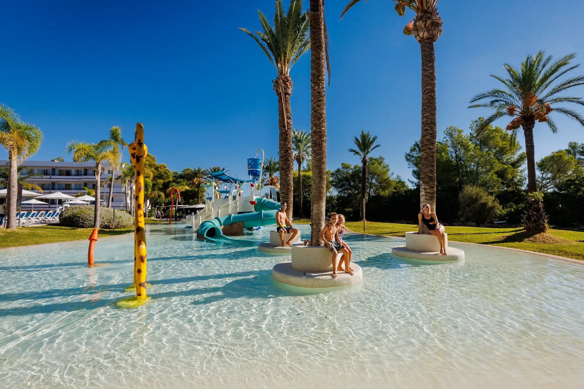 O7 Hotels Mallorca water park: family fun at Beklub Family Reef. Book now!