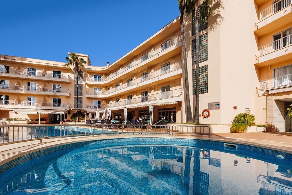 Palm-roofed bar, next to the outdoor pool and sea views at the Park Royal Beach Acapulco Hotel