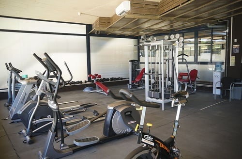 Equipado gimnasio en Hotel Perelló, Ohtels Les Oliveres | Hotel en el Delta del Ebro.