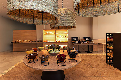 Buffet de café da manhã no hotel, com várias opções de frutas e pães, perfeito para sua estadia Hotel tudo incluído em La Pineda | Ohtels La Hacienda.