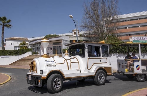 Tren turístico en Matalascañas, perfecto para paseos. Hotel en Matalascañas | Ohtels Carabela Beach & Golf.