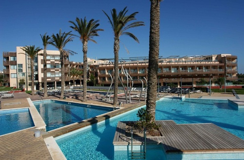 Hotel Ohtels Les Oliveres: piscinas y palmeras en el Delta del Ebro