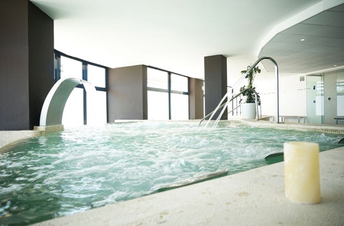 Piscina hidromasaje Ohtels Les Oliveres, ideal para relajarse en el Delta del Ebro.