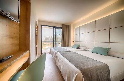 Chambre twin confortable à l'Hôtel Ohtels Belvedere, près de Port Aventura, Salou.