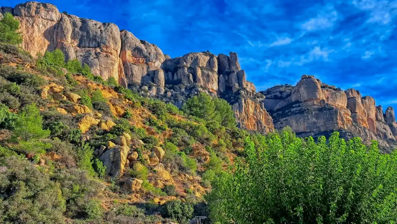 Montanhas rochosas e vegetação exuberante, ideal para sua Hotel Campo de Gibraltar.