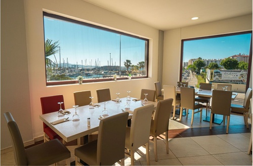 Vistas al mar desde el restaurante del Hotel Ohtels Campo de Gibraltar en La Línea.