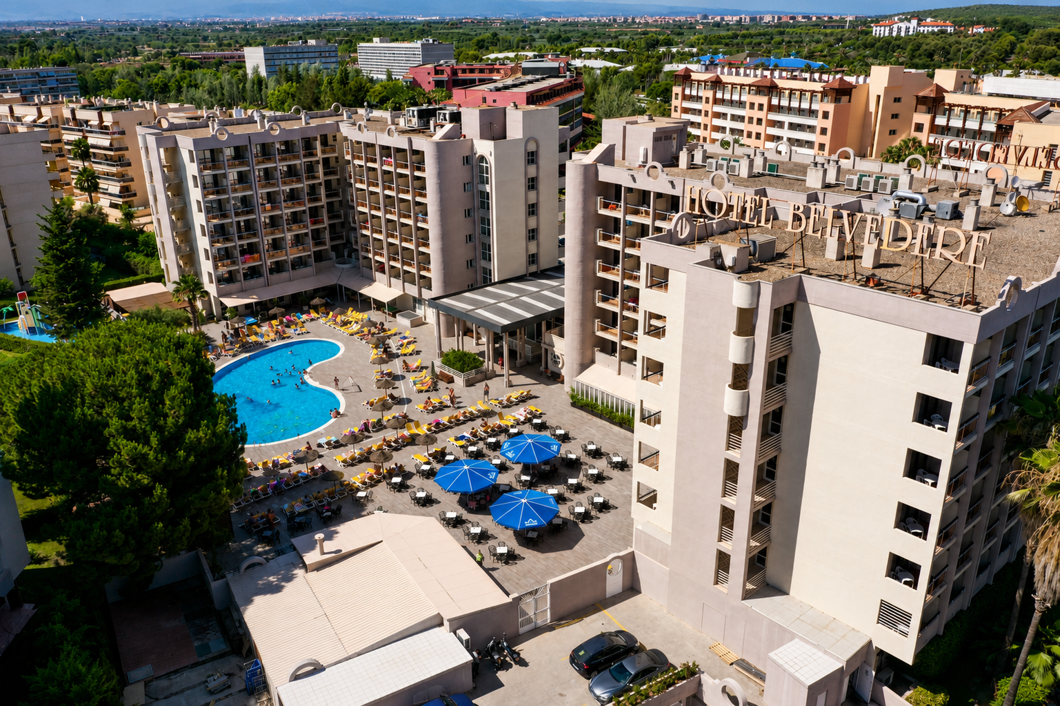 Hotel with water slides & pool, perfect for families. Near Port Aventura, Salou | Ohtels Belvedere.