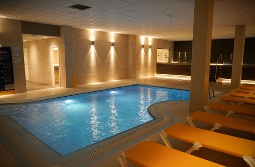 Piscina interior aquecida de Hotel no centro de Salou | Ohtels Villa Dorada