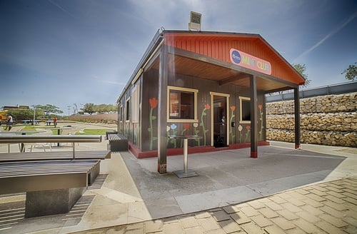 Mini Club en Hotel Ohtels Les Oliveres, ideal para familias en el Delta del Ebro.