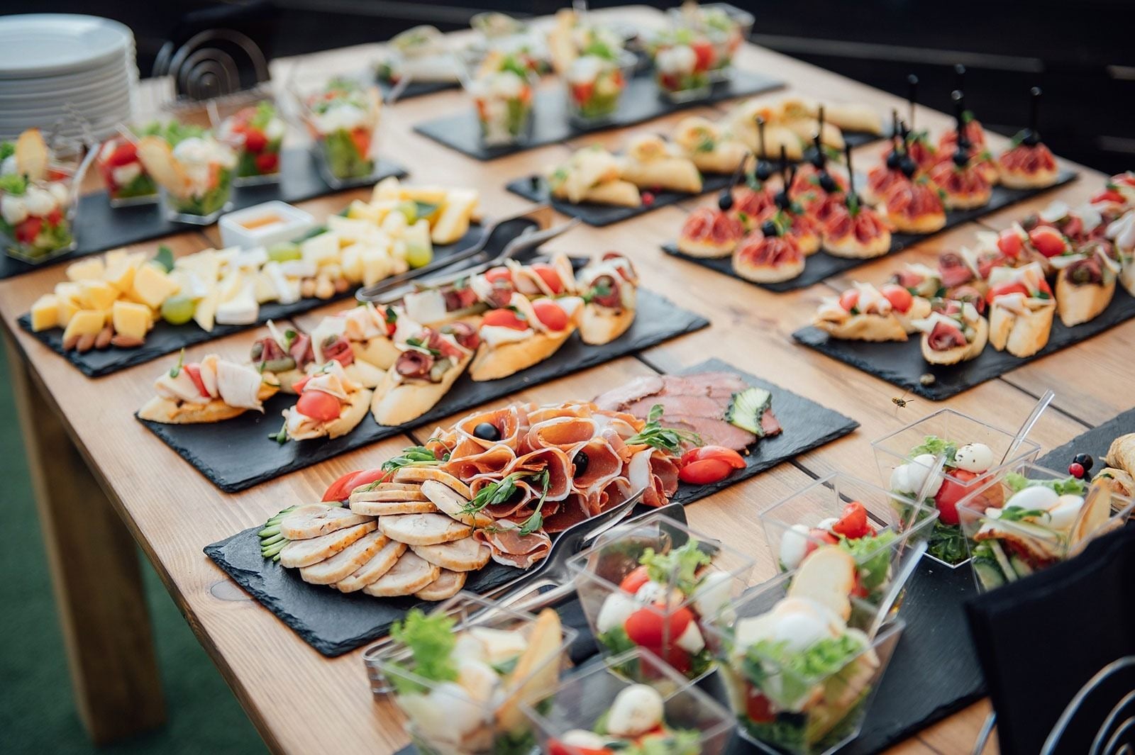 Buffet de luxe à l'Olympus Palace : tapas et fromages.