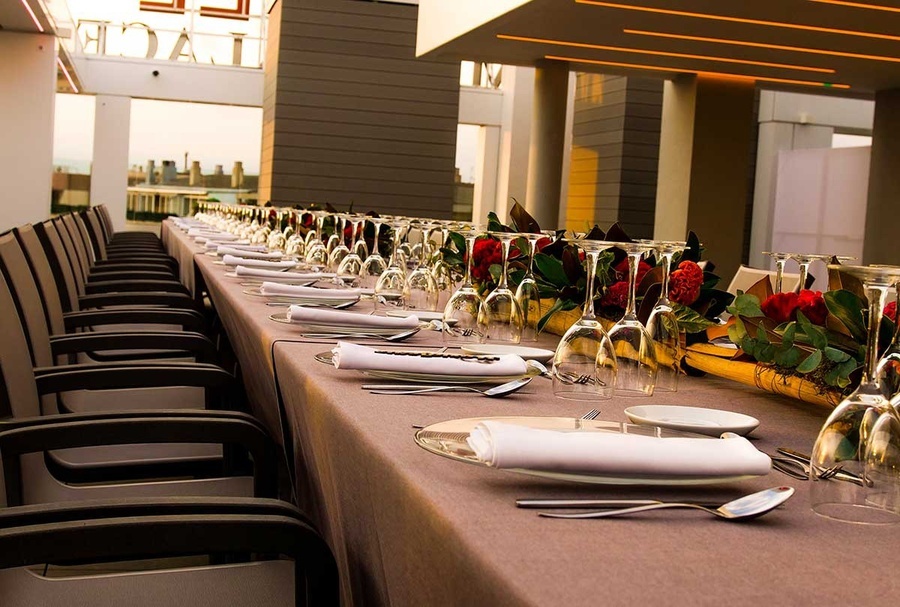 a long table with plates and utensils and a sign that says hoai