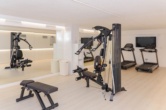 a gym with treadmills and a machine that says york