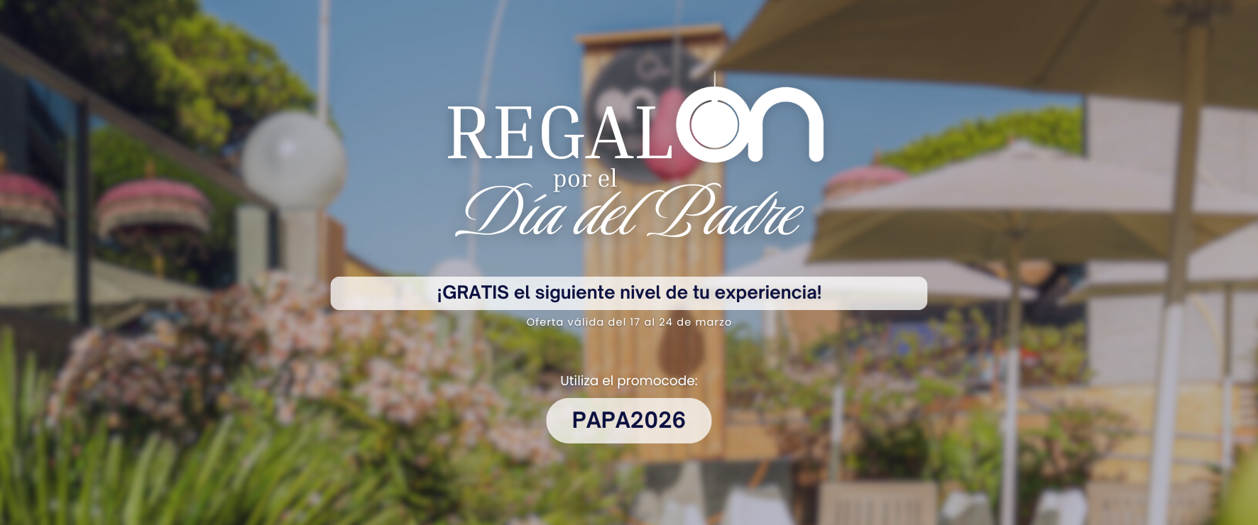 La imagen presenta un anuncio de "REGALÓN por el Día del Padre" sobre un fondo borroso de un exterior con sombrillas y plantas, ofreciendo "GRATIS el siguiente nivel de tu experiencia" con un promolode "PAPA2026" y válido del 17 al 24 de marzo.