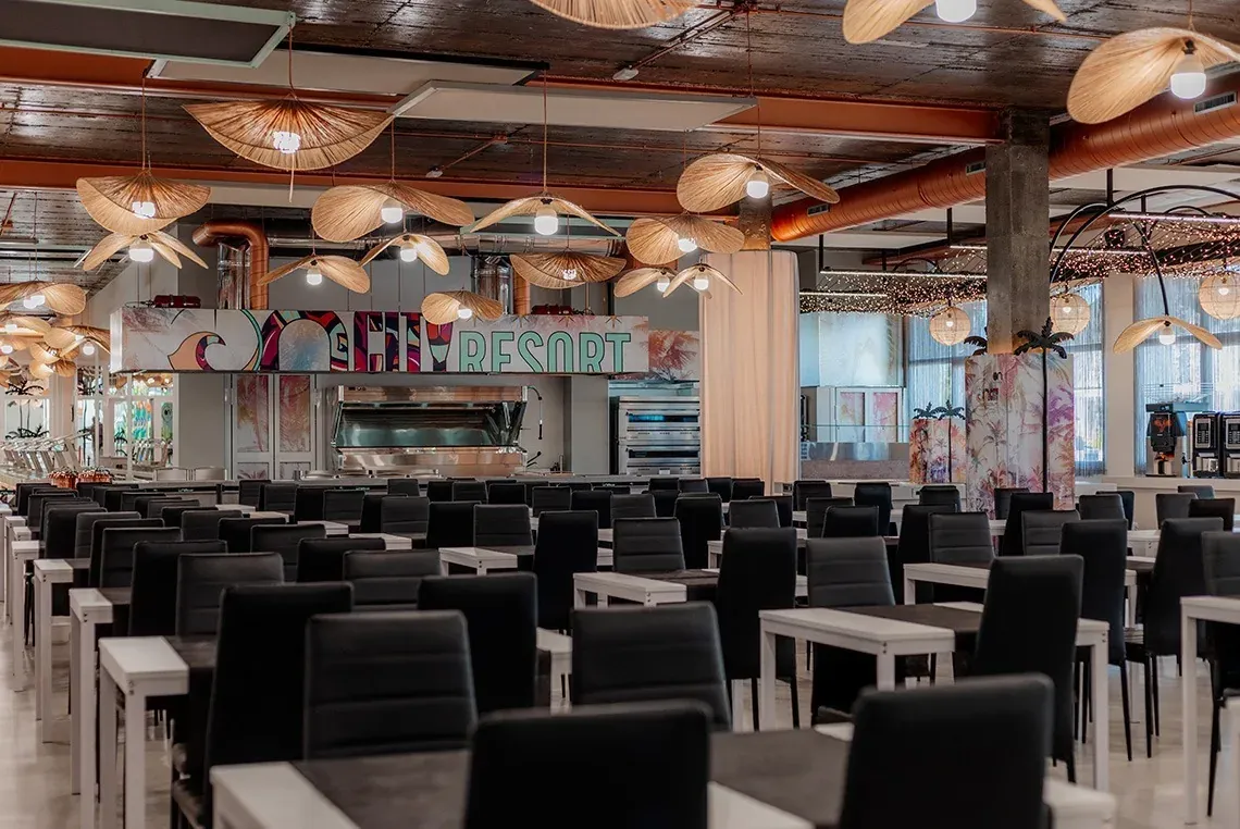 Restaurante moderno con mesas listas para ON Hotels: ON Corporativa.