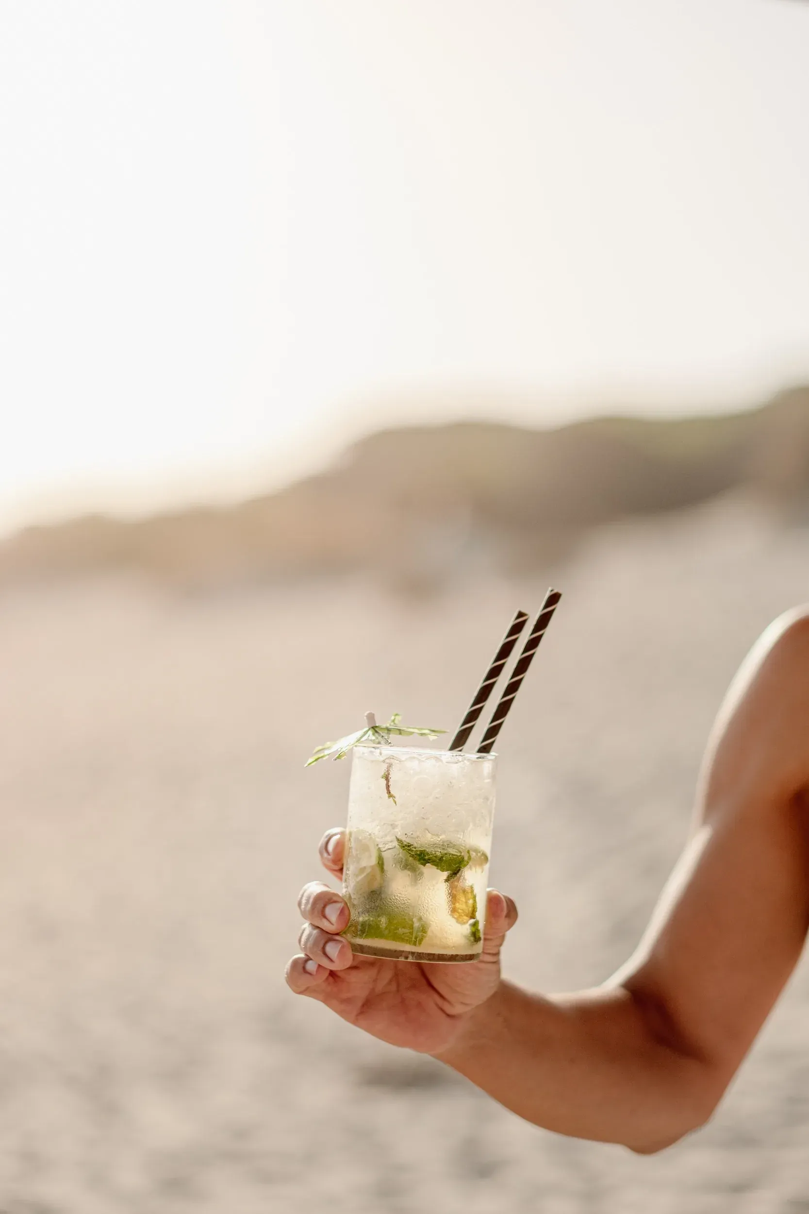 Mojito en la playa, ideal para una estancia de lujo On Hotels: ON Corporativa.